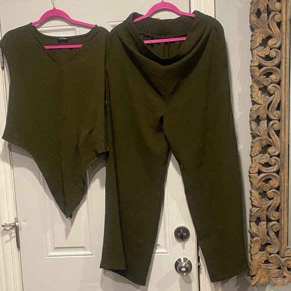 Chic Olive Green Pantsuit - Picture 1 of 3